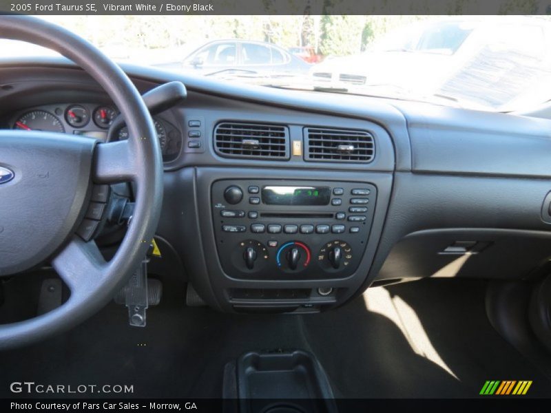 Vibrant White / Ebony Black 2005 Ford Taurus SE