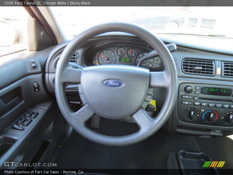 Vibrant White / Ebony Black 2005 Ford Taurus SE