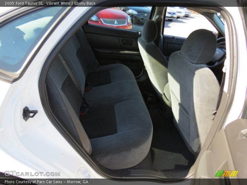 Vibrant White / Ebony Black 2005 Ford Taurus SE