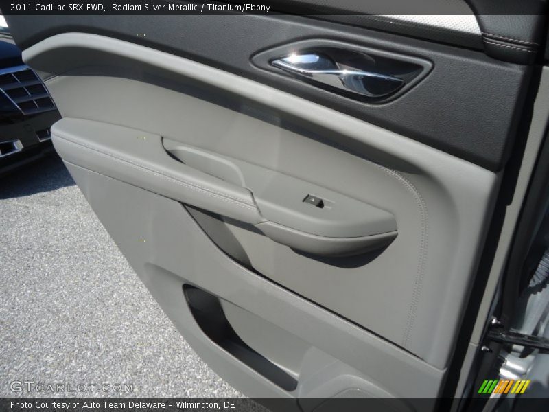 Radiant Silver Metallic / Titanium/Ebony 2011 Cadillac SRX FWD