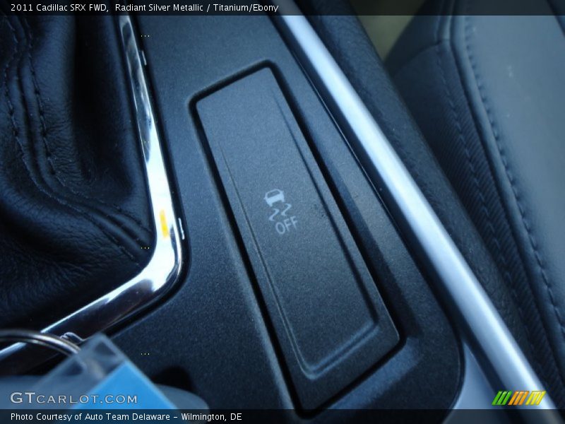 Radiant Silver Metallic / Titanium/Ebony 2011 Cadillac SRX FWD