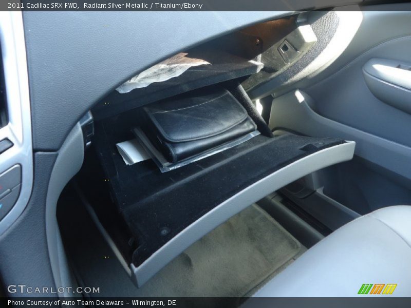 Radiant Silver Metallic / Titanium/Ebony 2011 Cadillac SRX FWD