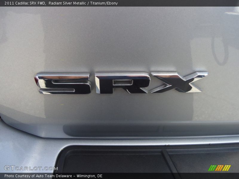 Radiant Silver Metallic / Titanium/Ebony 2011 Cadillac SRX FWD