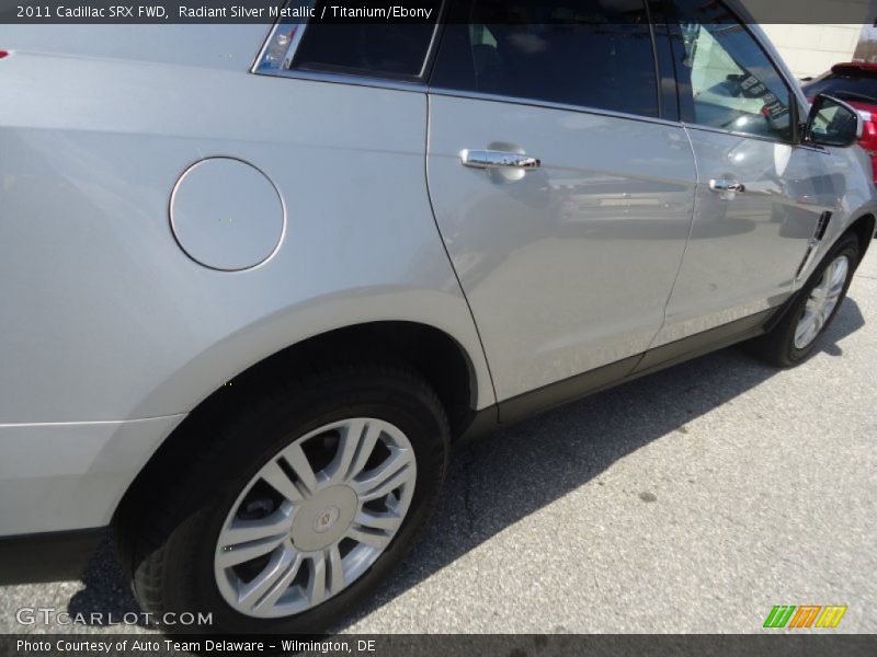 Radiant Silver Metallic / Titanium/Ebony 2011 Cadillac SRX FWD