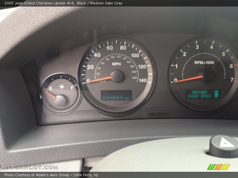 Black / Medium Slate Gray 2005 Jeep Grand Cherokee Laredo 4x4