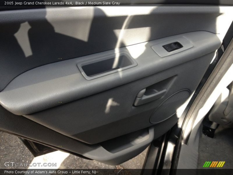 Black / Medium Slate Gray 2005 Jeep Grand Cherokee Laredo 4x4