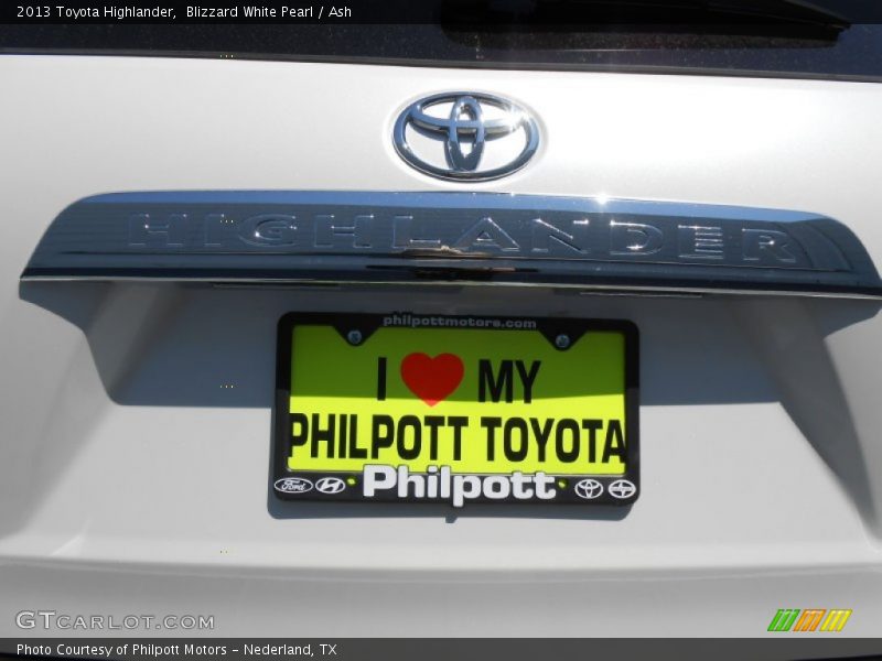 Blizzard White Pearl / Ash 2013 Toyota Highlander