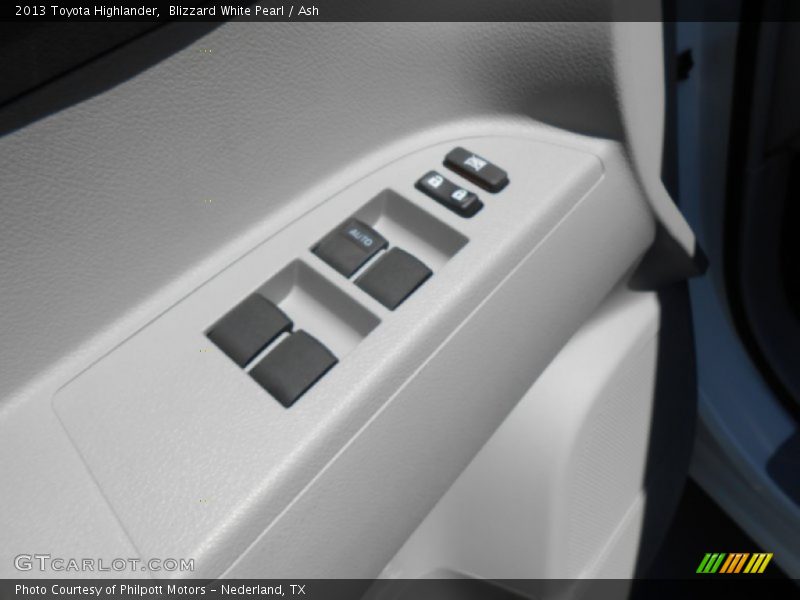 Blizzard White Pearl / Ash 2013 Toyota Highlander