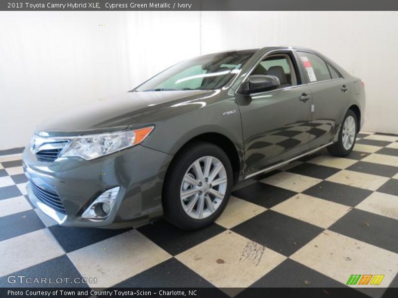 Cypress Green Metallic / Ivory 2013 Toyota Camry Hybrid XLE