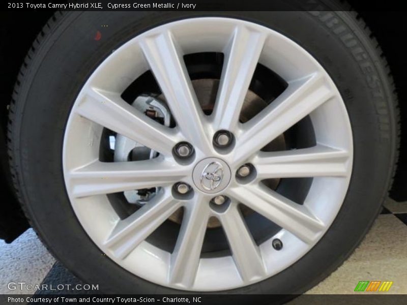 Cypress Green Metallic / Ivory 2013 Toyota Camry Hybrid XLE