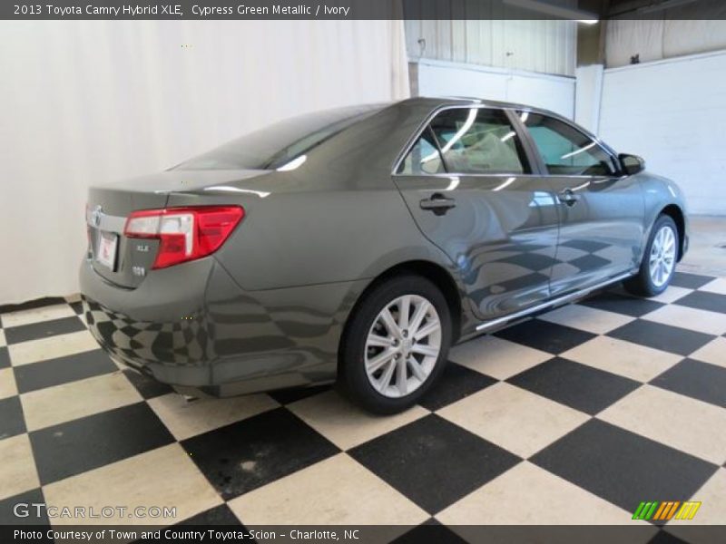 Cypress Green Metallic / Ivory 2013 Toyota Camry Hybrid XLE