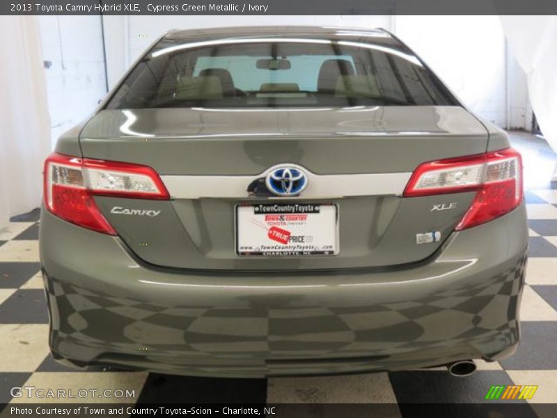 Cypress Green Metallic / Ivory 2013 Toyota Camry Hybrid XLE