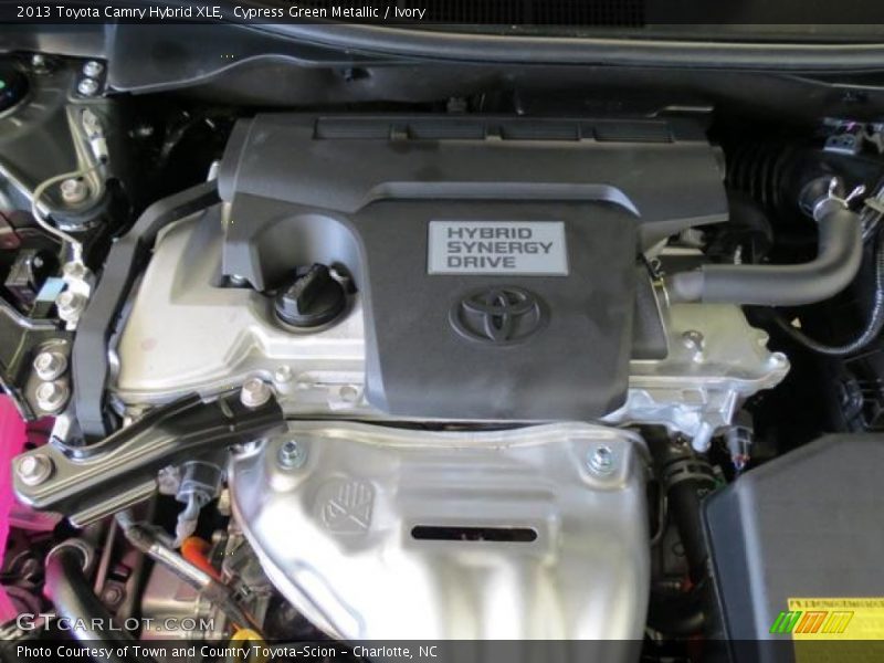 Cypress Green Metallic / Ivory 2013 Toyota Camry Hybrid XLE