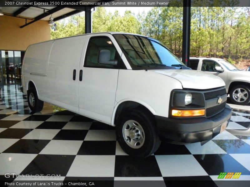 Front 3/4 View of 2007 Express 3500 Extended Commercial Van