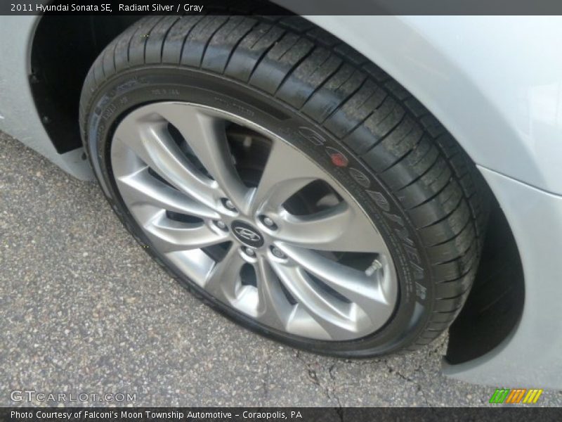 Radiant Silver / Gray 2011 Hyundai Sonata SE
