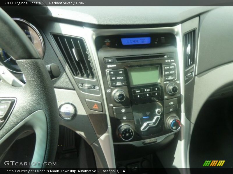 Radiant Silver / Gray 2011 Hyundai Sonata SE