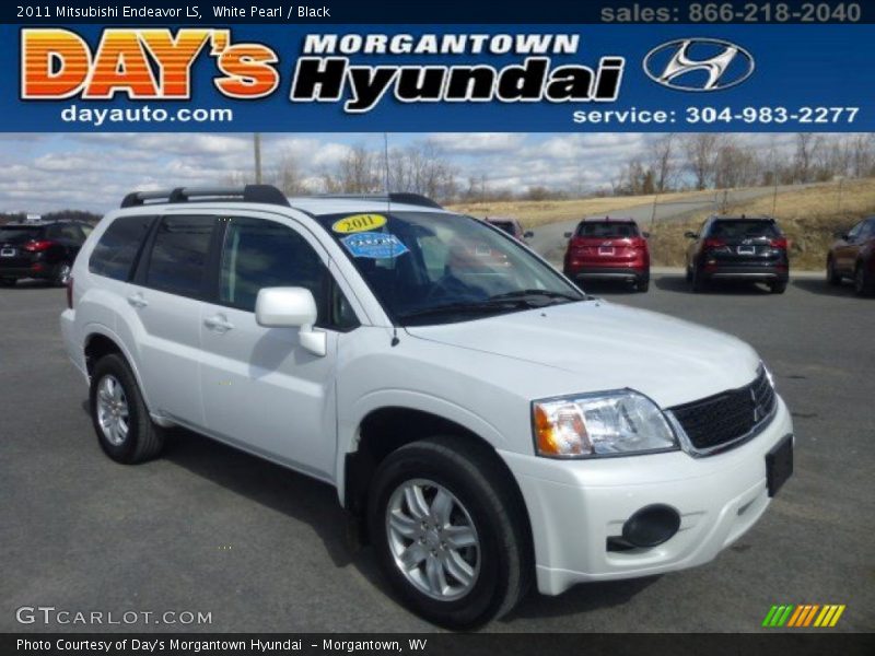 White Pearl / Black 2011 Mitsubishi Endeavor LS