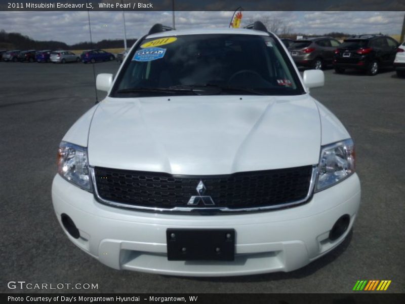 White Pearl / Black 2011 Mitsubishi Endeavor LS