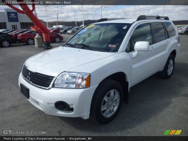 White Pearl / Black 2011 Mitsubishi Endeavor LS