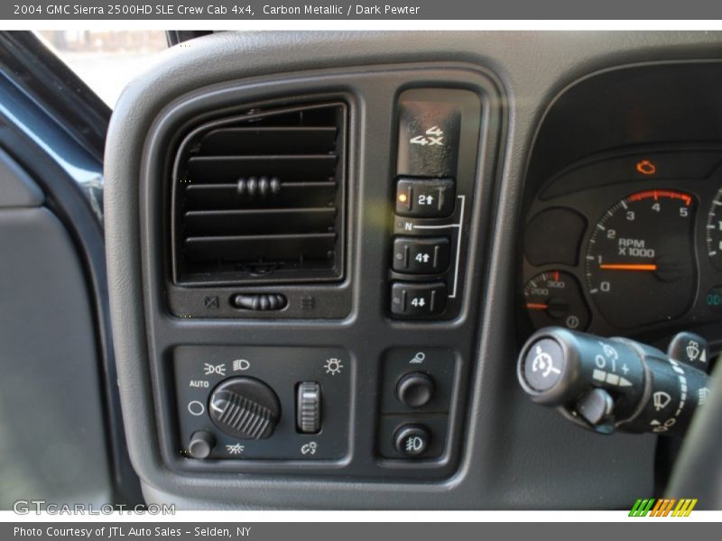 Controls of 2004 Sierra 2500HD SLE Crew Cab 4x4