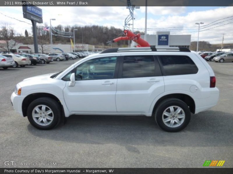 White Pearl / Black 2011 Mitsubishi Endeavor LS