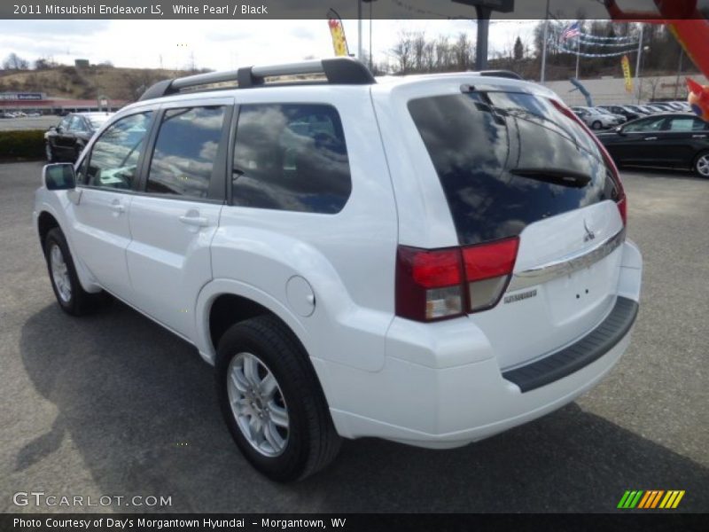 White Pearl / Black 2011 Mitsubishi Endeavor LS