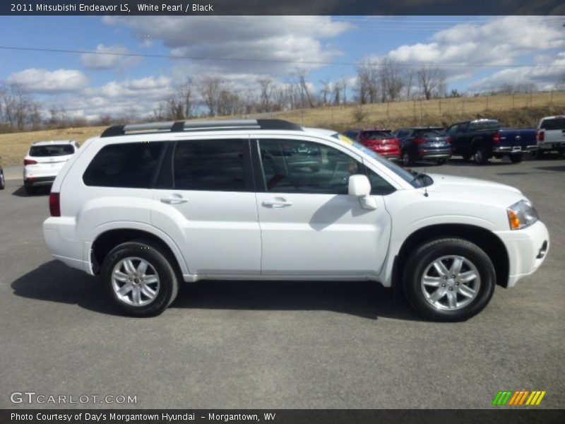 White Pearl / Black 2011 Mitsubishi Endeavor LS