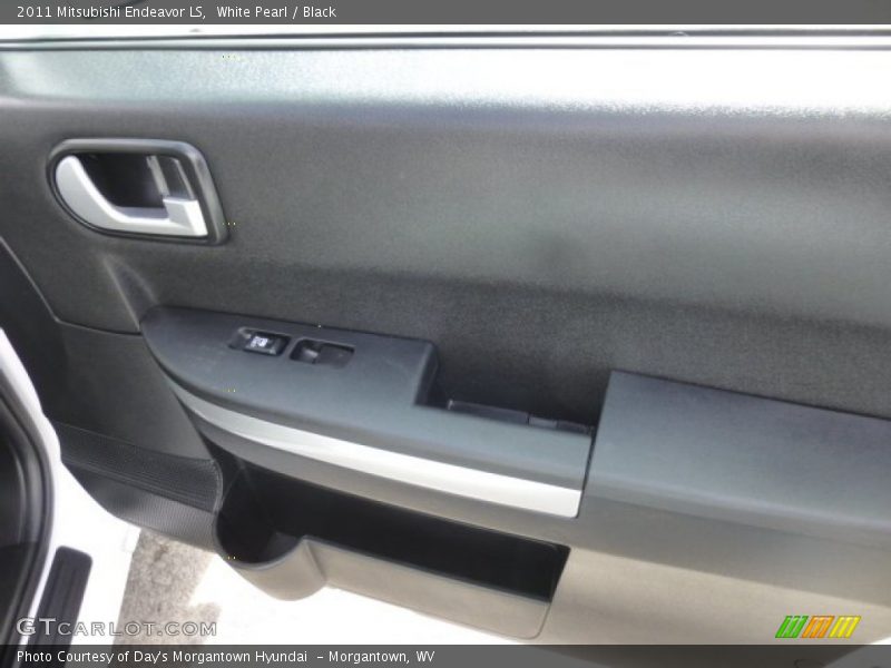 White Pearl / Black 2011 Mitsubishi Endeavor LS