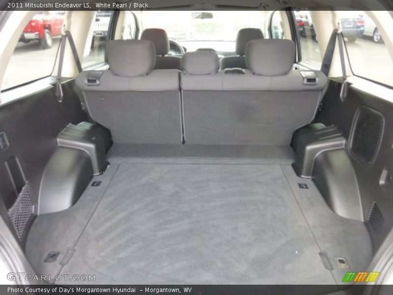 White Pearl / Black 2011 Mitsubishi Endeavor LS