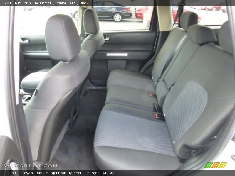 White Pearl / Black 2011 Mitsubishi Endeavor LS