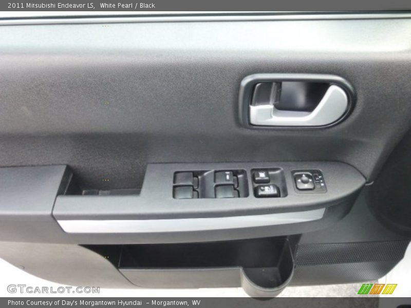 White Pearl / Black 2011 Mitsubishi Endeavor LS
