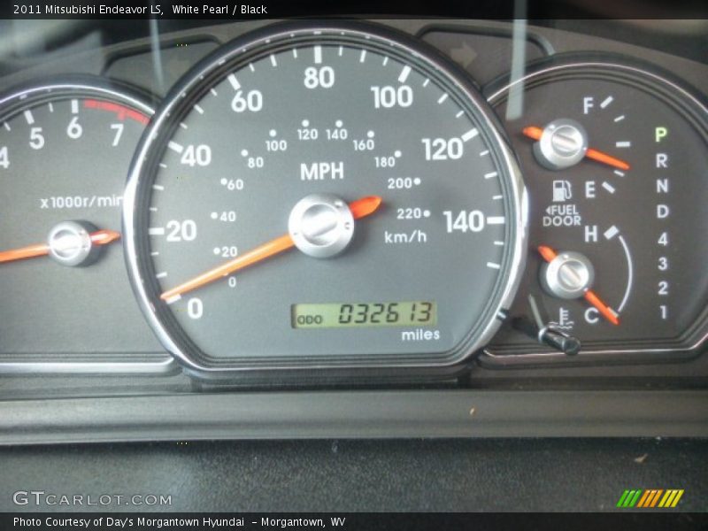White Pearl / Black 2011 Mitsubishi Endeavor LS