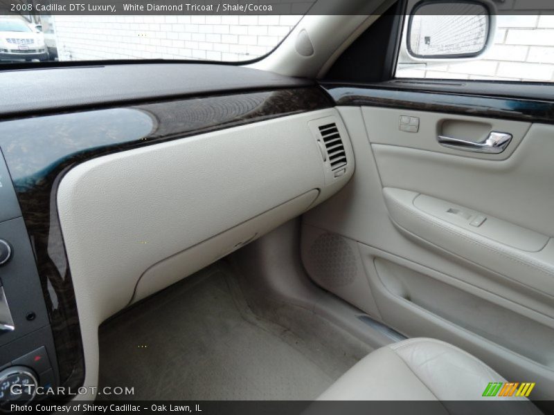 White Diamond Tricoat / Shale/Cocoa 2008 Cadillac DTS Luxury
