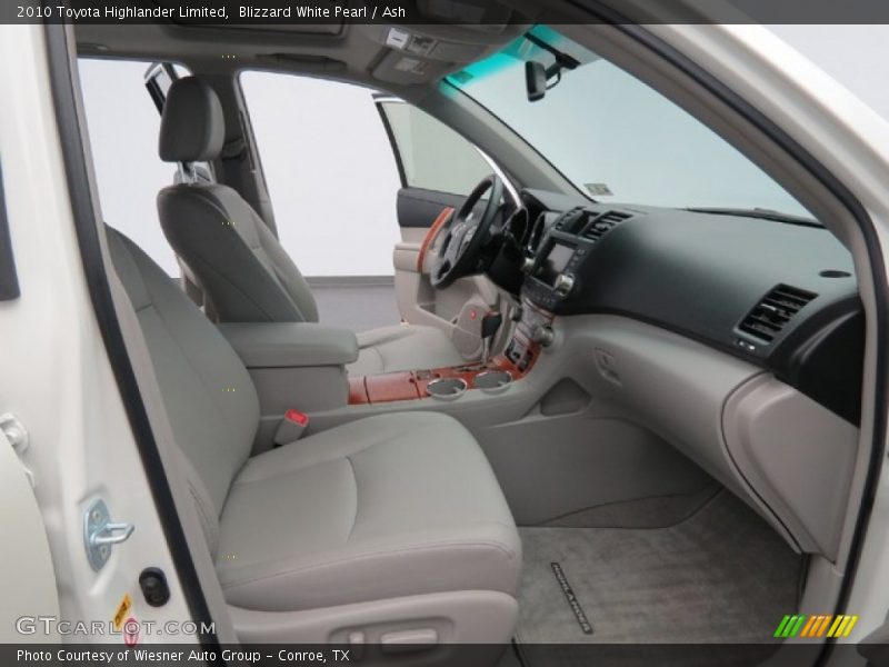 Dashboard of 2010 Highlander Limited