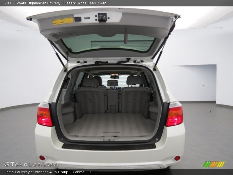 Blizzard White Pearl / Ash 2010 Toyota Highlander Limited