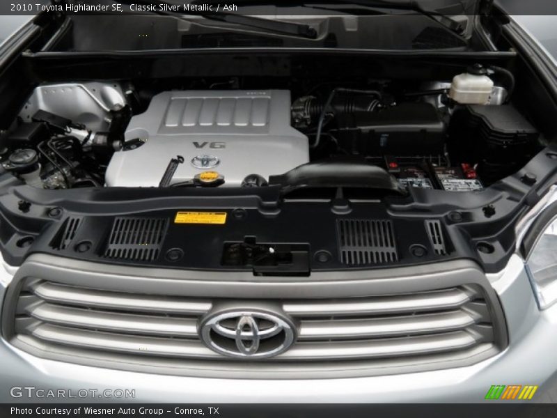 Classic Silver Metallic / Ash 2010 Toyota Highlander SE