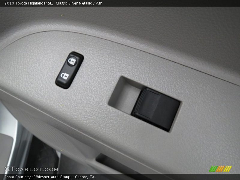 Classic Silver Metallic / Ash 2010 Toyota Highlander SE