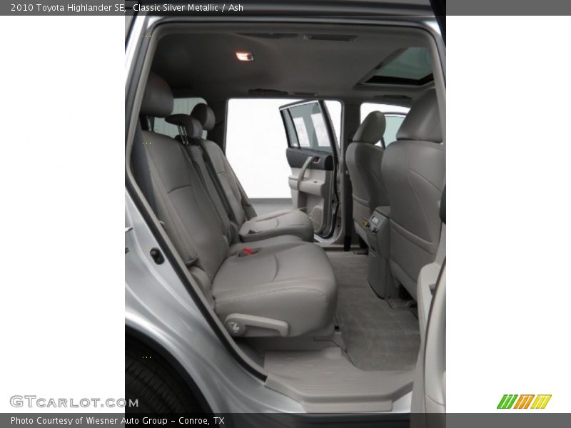 Classic Silver Metallic / Ash 2010 Toyota Highlander SE