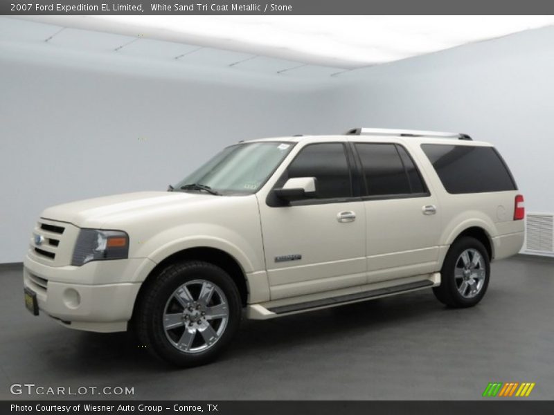 Front 3/4 View of 2007 Expedition EL Limited