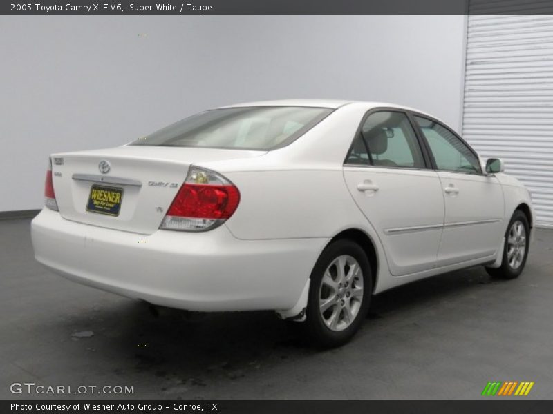 Super White / Taupe 2005 Toyota Camry XLE V6