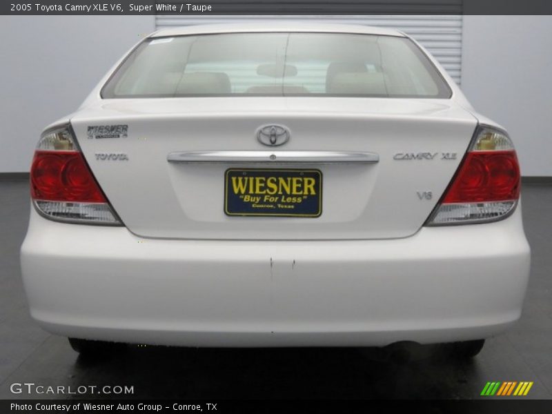 Super White / Taupe 2005 Toyota Camry XLE V6