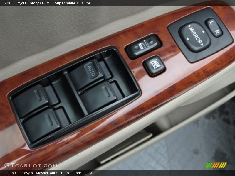 Super White / Taupe 2005 Toyota Camry XLE V6