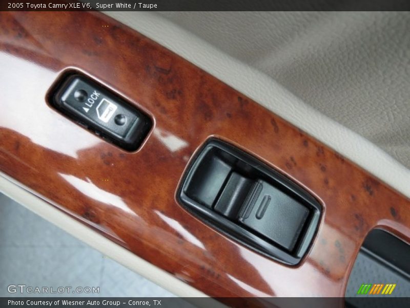 Super White / Taupe 2005 Toyota Camry XLE V6