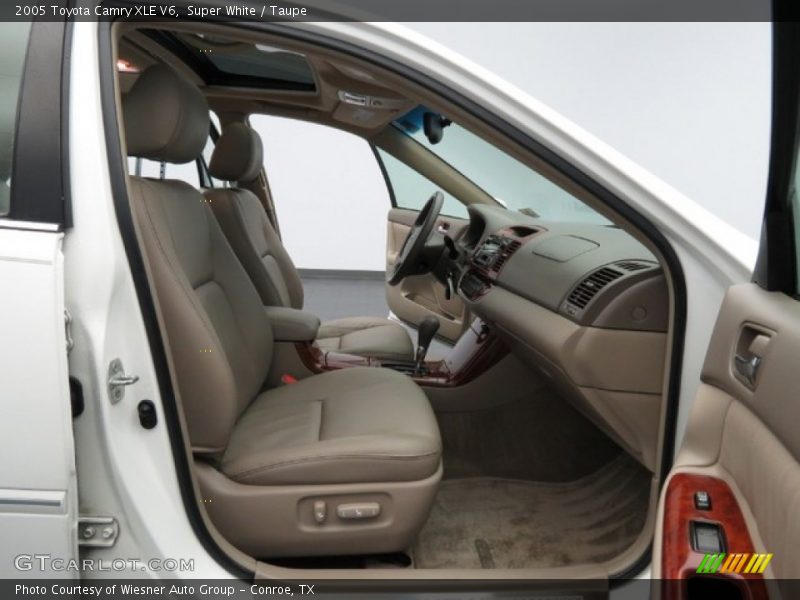 Super White / Taupe 2005 Toyota Camry XLE V6