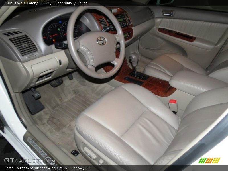 Super White / Taupe 2005 Toyota Camry XLE V6