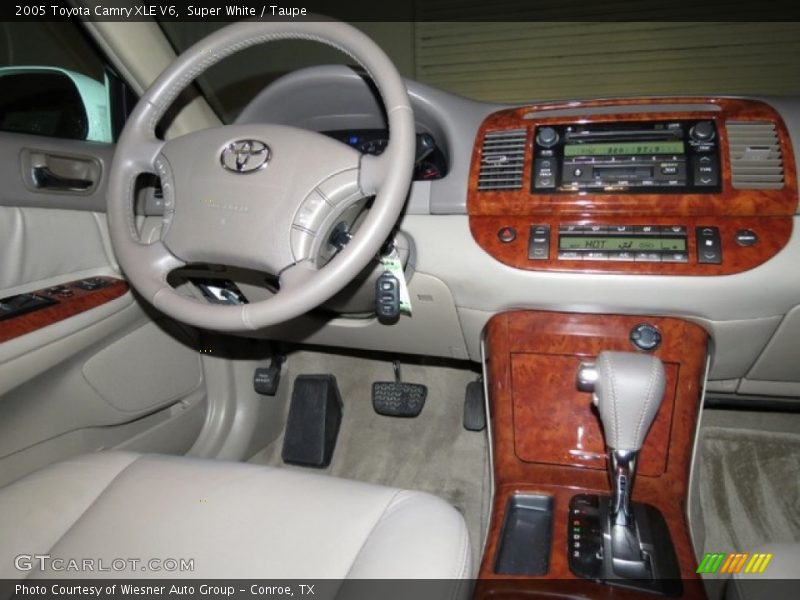 Super White / Taupe 2005 Toyota Camry XLE V6