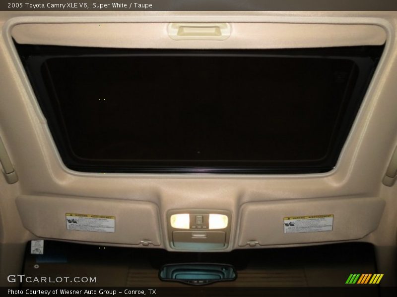 Super White / Taupe 2005 Toyota Camry XLE V6