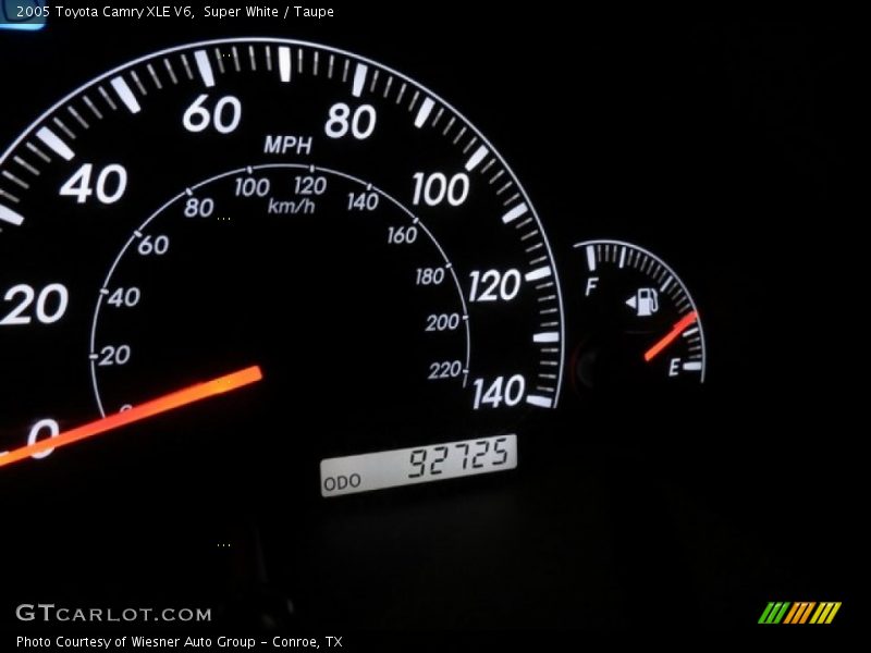 Super White / Taupe 2005 Toyota Camry XLE V6