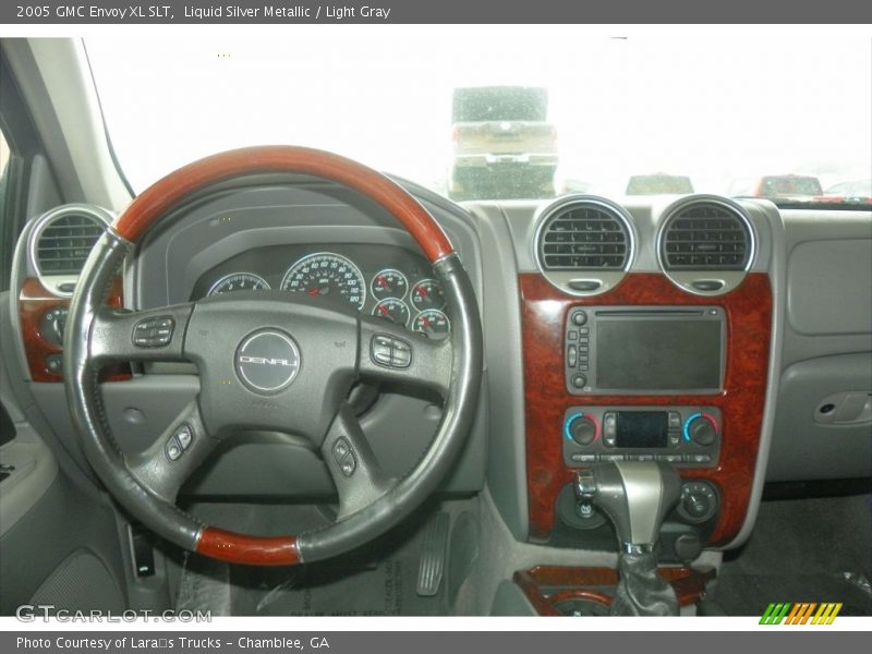 Dashboard of 2005 Envoy XL SLT