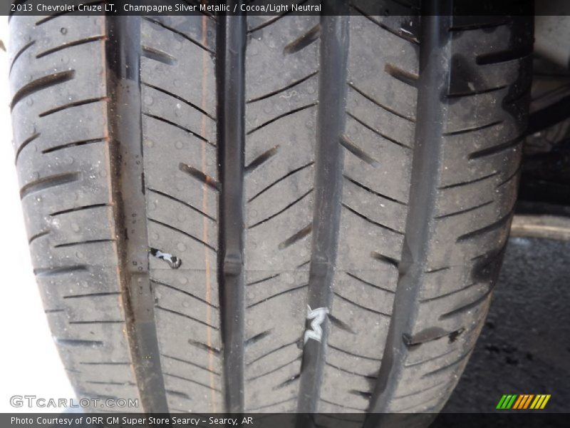 Champagne Silver Metallic / Cocoa/Light Neutral 2013 Chevrolet Cruze LT